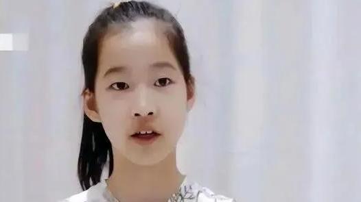 张雪峰和博士妻子貌合神离，9岁女儿，取名生僻词姩
