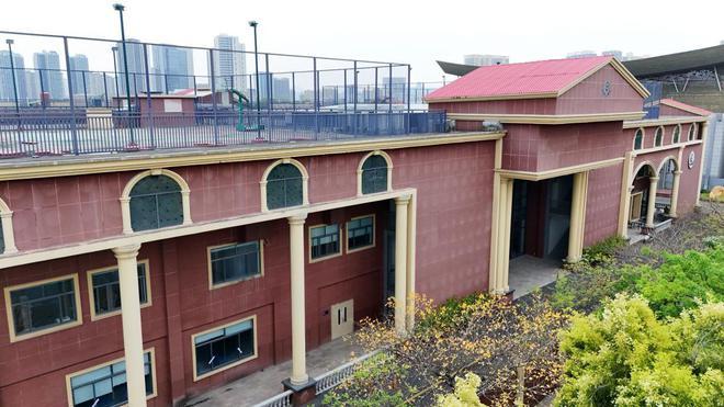 深圳宝安中亚硅谷32000平精装产学研基地，物业直租成熟商业配套