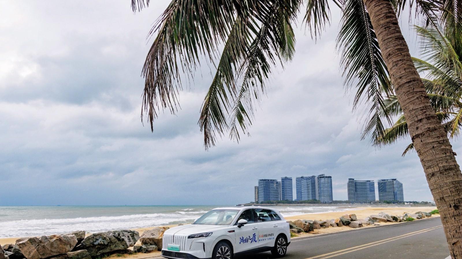 红旗HS6 PHEV灵犀座舱，双15.6吋屏显智能体验