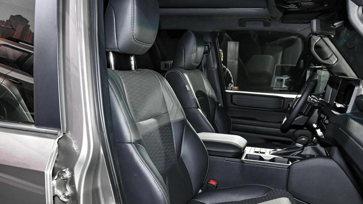 试驾过普拉多旗舰VX版，终于明白心甘情愿掏55万，还说这钱花得值