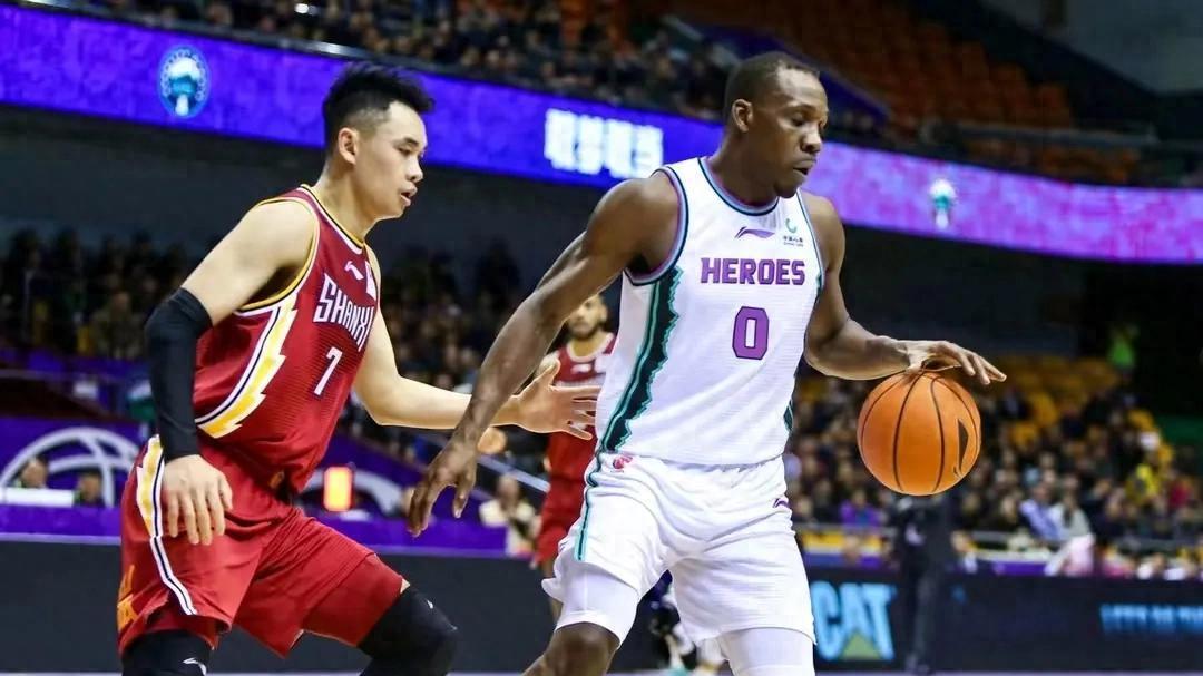 山西赢球却暴露3大问题！球迷喊话教练组：赶紧换外援！