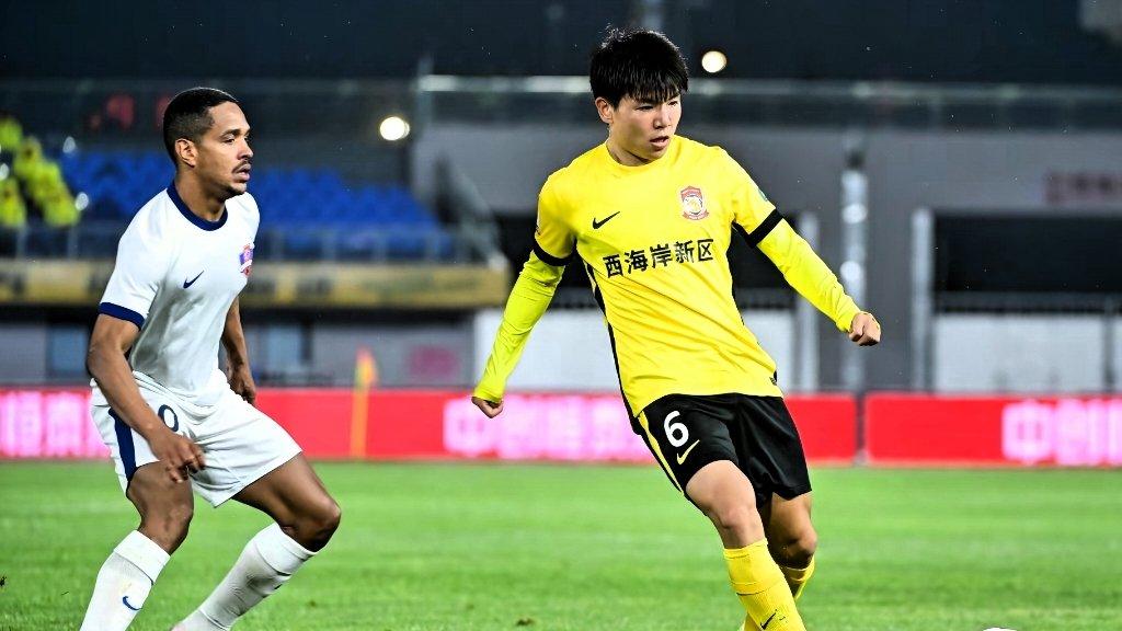 徐彬或将加盟英超狼队，中国球员重返五大联赛还需等待多久？