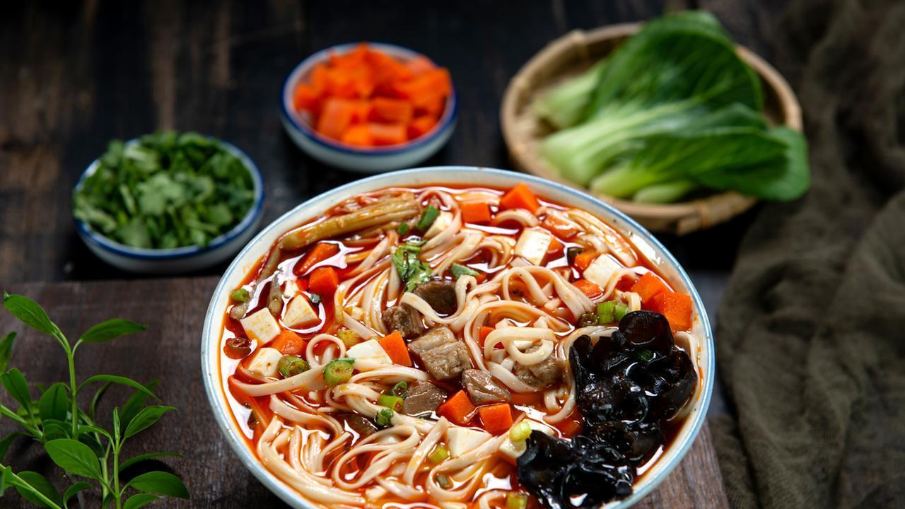 宁夏八大名菜：塞上江南的舌尖传奇，你吃过几个？