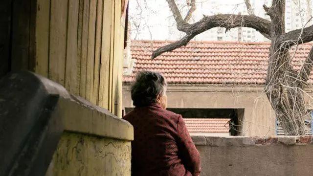 建议子女：如果不差钱的话，给独居的父母添置这5样，比给钱管用