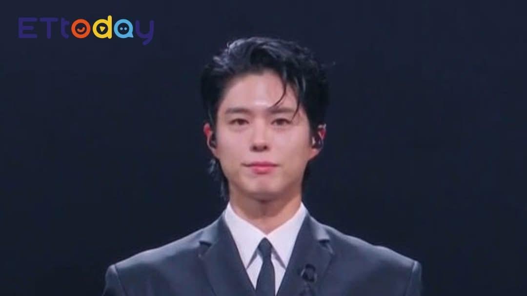 MAMA照常直播朴宝剑全身黑现身盼不再有伤亡