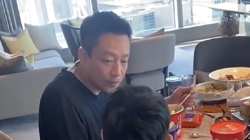 汪小菲为了孩子真是操碎了心！又是安顿住所，又是考虑学校，不容易啊。孩子还小，正是
