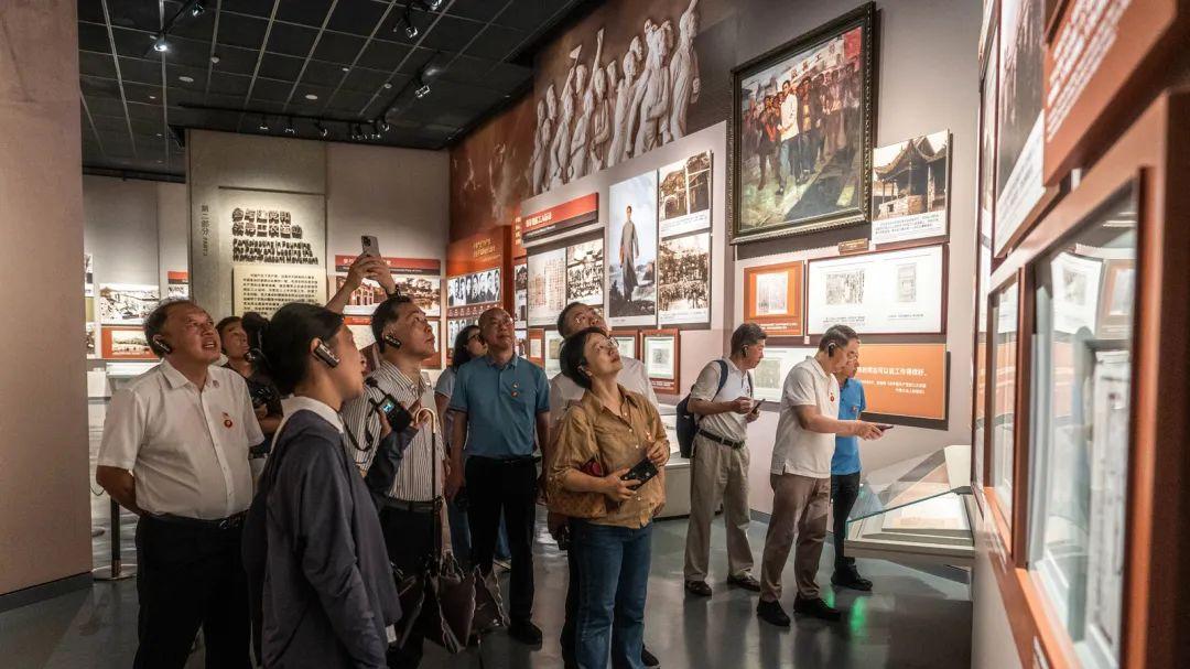 湖北省北大校友会党支部赴韶山开展党建活动并与湖南省北大校友会座谈