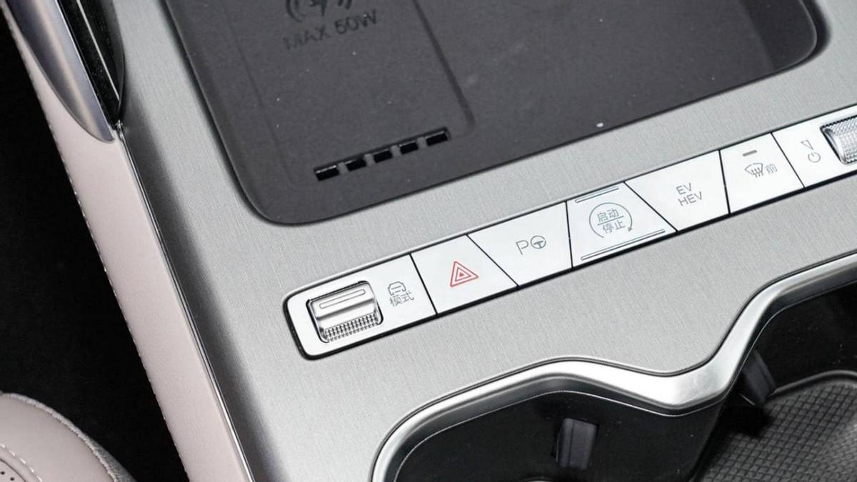 比亚迪2025款唐DM-i，新增长续航版，安全、智能、节能全面升级