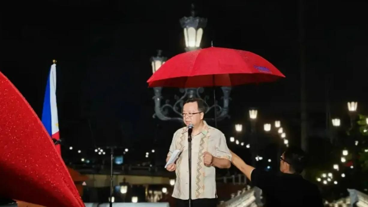 中国渔船搁浅中业岛附近，菲军虚惊一场，马科斯重新定调中菲关系