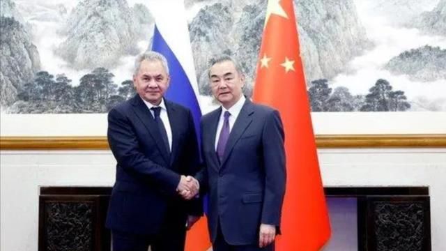 普京开始反思问题，俄罗斯不该再设防中国，3年间他们醒悟了许多