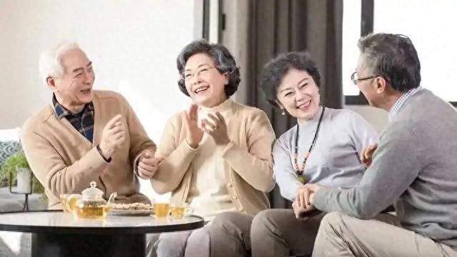 2025年春节前夕养老金提前到账部分地区退休人员喜提双月福利