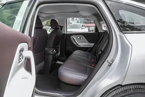 10万左右预算，这款纯电“越级配置”车型到底值不值？