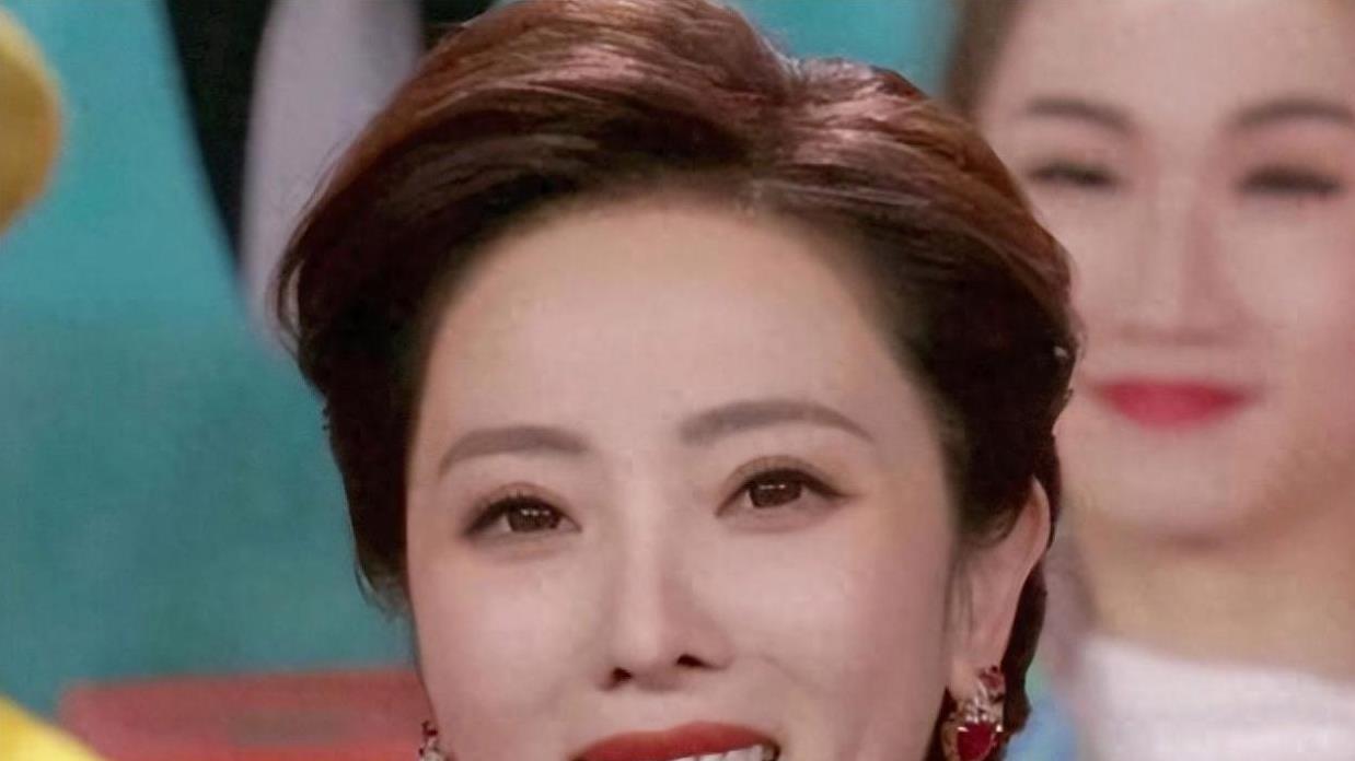 离开央视1年后，再看李思思如今的处境