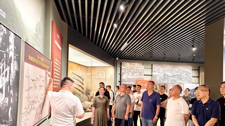 中汽成配赴泸定开展主题党建活动——注入科技创新“红色引擎”