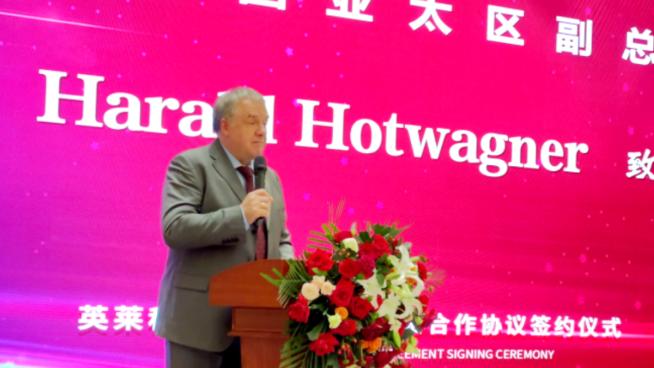 英莱科技与奥镁集团达成战略合作 携手开创耐火材料智能装备新时代