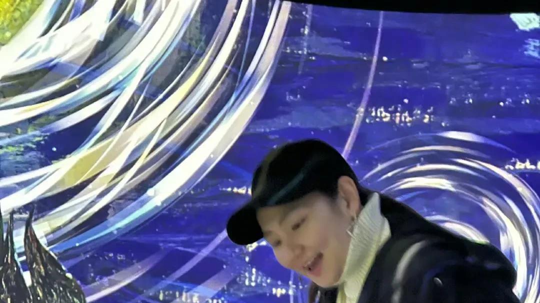 Selina儿子满六个月，圆嘟嘟超可爱，做妈妈的都舍不得放手