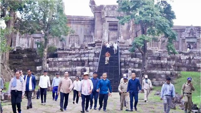 泰国美女总理，可能被迫下台：“叔叔”不讲信誉，公布电话录音