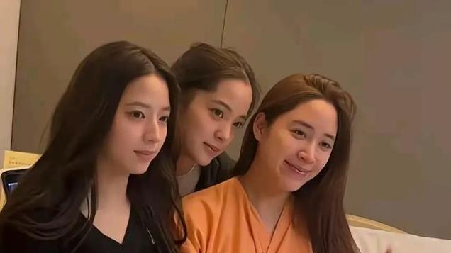 欧阳妮妮待产，三姐妹产房合影暖心陪护，宝宝是男还是女呢