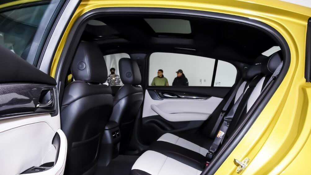 凯迪拉克CT5尊贵版和豪华版有什么区别？