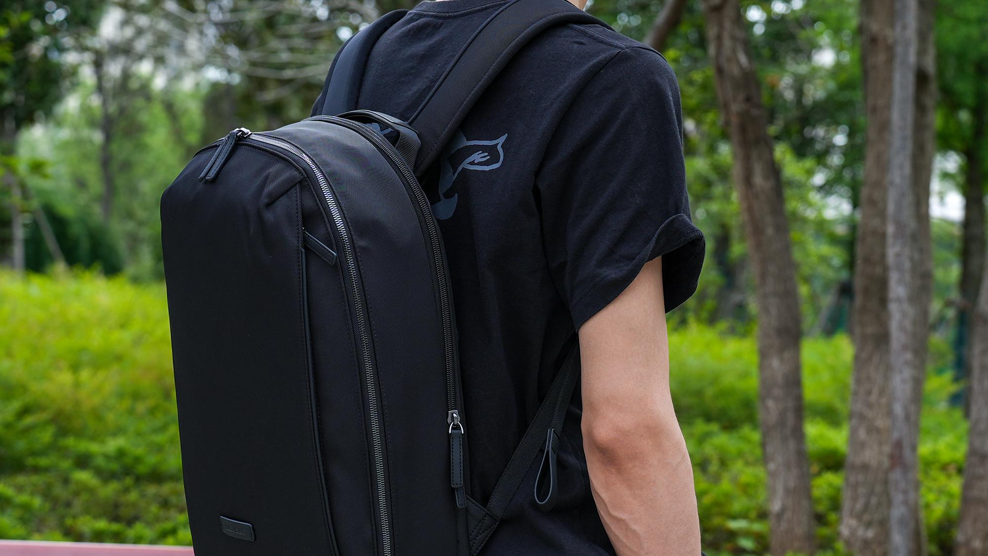 内外兼修，商务休闲无缝切换｜地平线8号胶囊双肩包体验