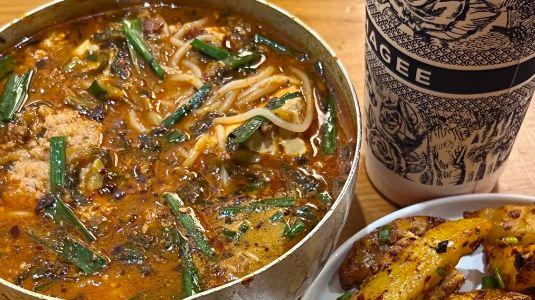 昆明米线江湖：过桥豆花与凉米线的百味