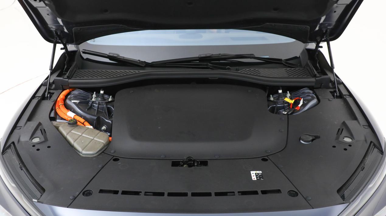 宜商宜家的C级车，3.8秒破百，配空气悬挂+智驾，蔚来ET7香不香？