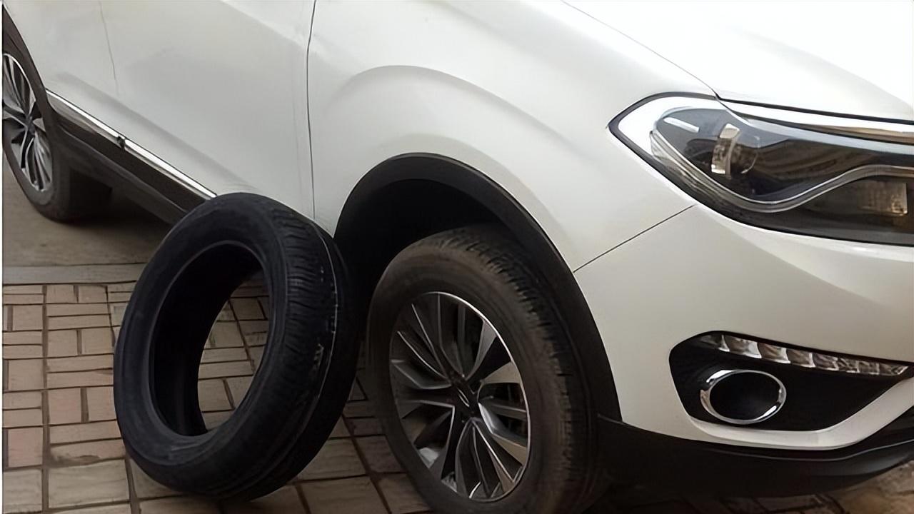 汽车轮胎该换4条还是2条？老司机道出实情，后悔没早明白