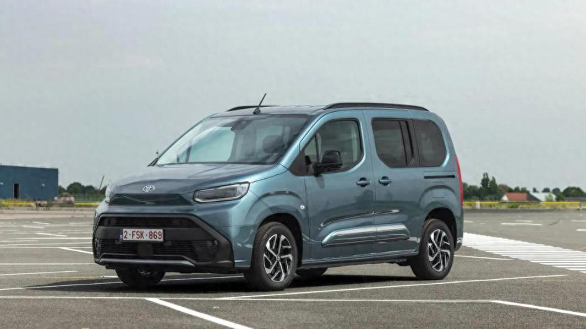 丰田全新小型MPV，外观很方正硬朗，2+3座椅，侧滑门，续航330km