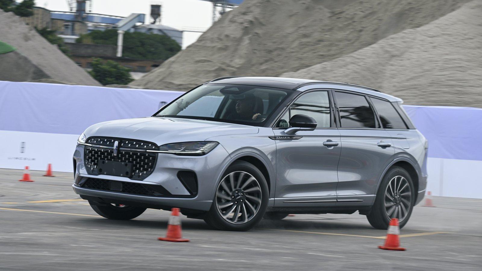 陪闺蜜看车的意外收获：被冒险家圈粉了