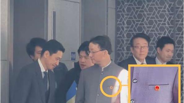 日本派小官应付事儿，刘司长插兜拒握手：没诚意不如不来