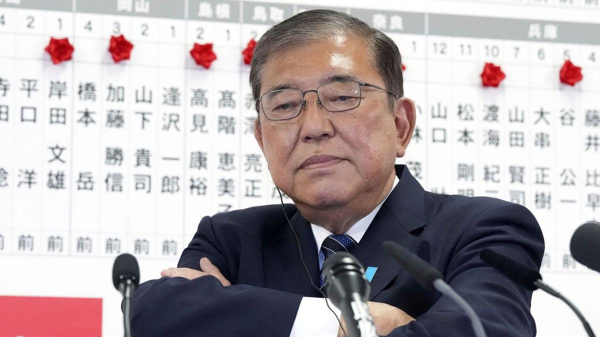 还敢赴钓鱼岛挑衅？特朗普对日本命脉下死手，石破茂迎来两面夹击