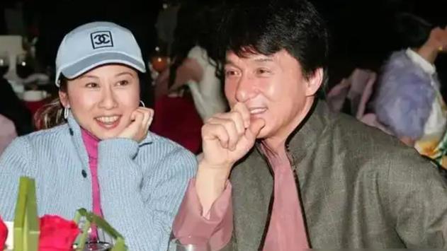 52岁吴绮莉精神状态令人担忧：发旧照怀念过去，故意回避女儿问题