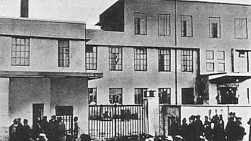 笹川良一：战胜国审判战败国是不公平的，战争的责任不能全给日本