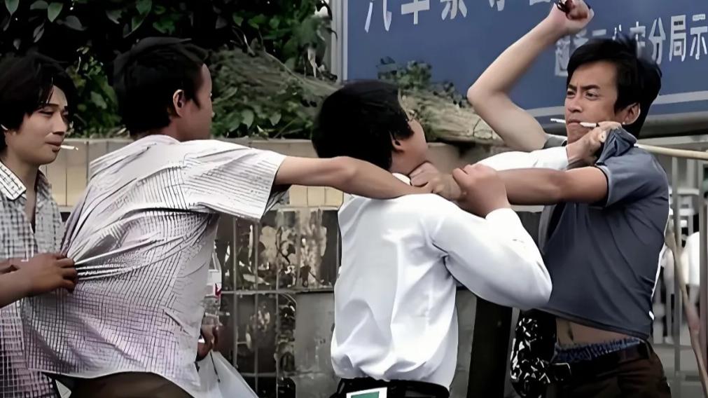 84年调资，人事主任把我的入伍时间少算2个月，还赶我快走，结果我火冒三丈动了手