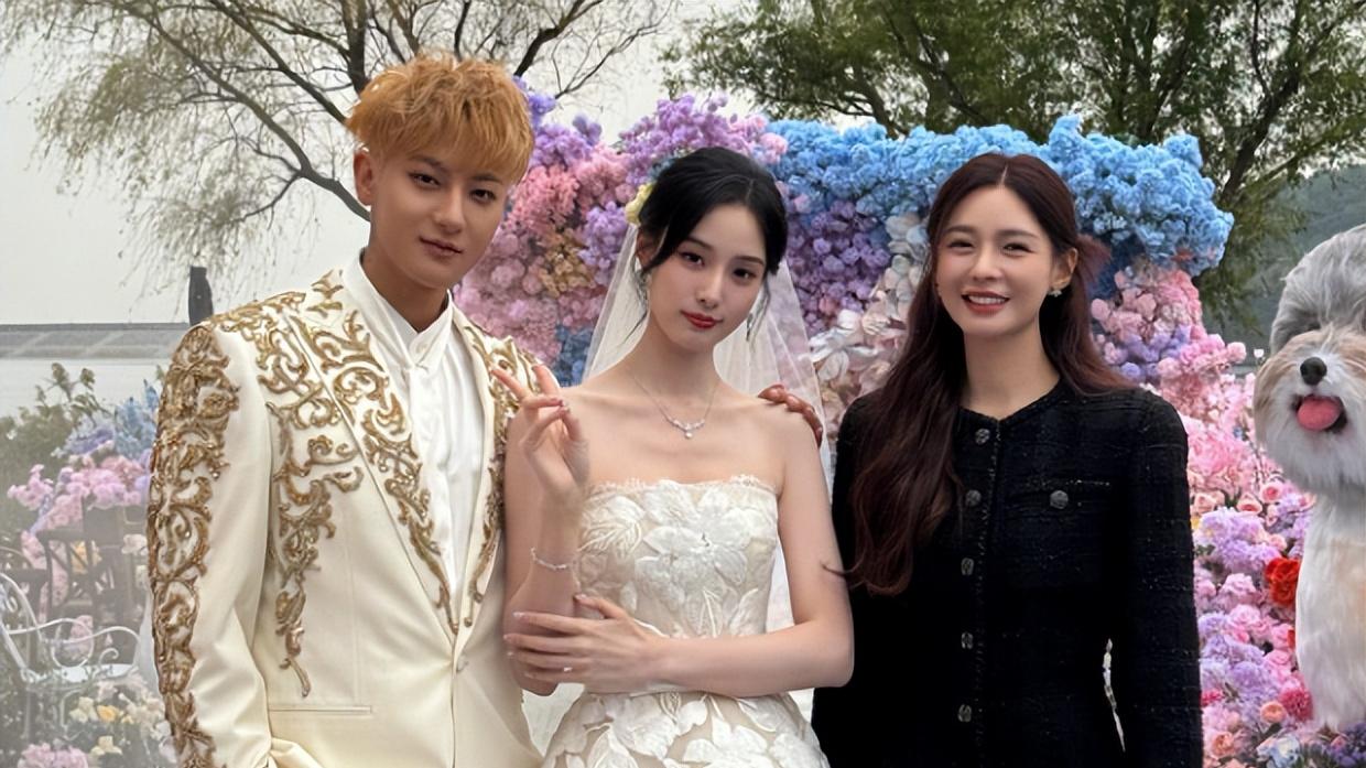 黄子韬徐艺洋秀恩爱到腻，疑奉子成婚，却不敢像陈伟霆何穗官宣