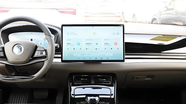 2025款吉利银河E8上市瞄准比亚迪汉EV开火