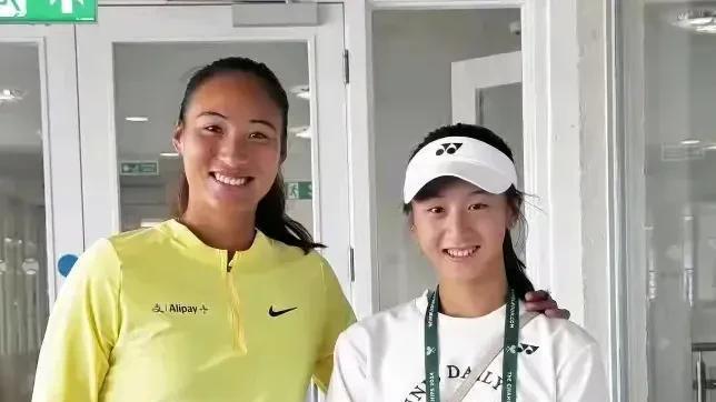林丹儿子西班牙学网球，谢杏芳陪读，不学羽毛球，结果难料