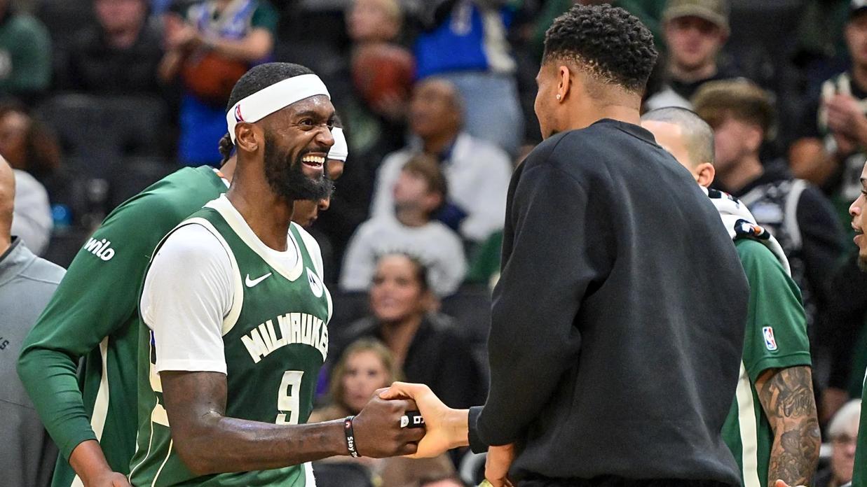 大爆冷门！库兹马31+6暴走，雄鹿逆转完胜绿军！小波特3双，波蒂斯27+10创两纪录