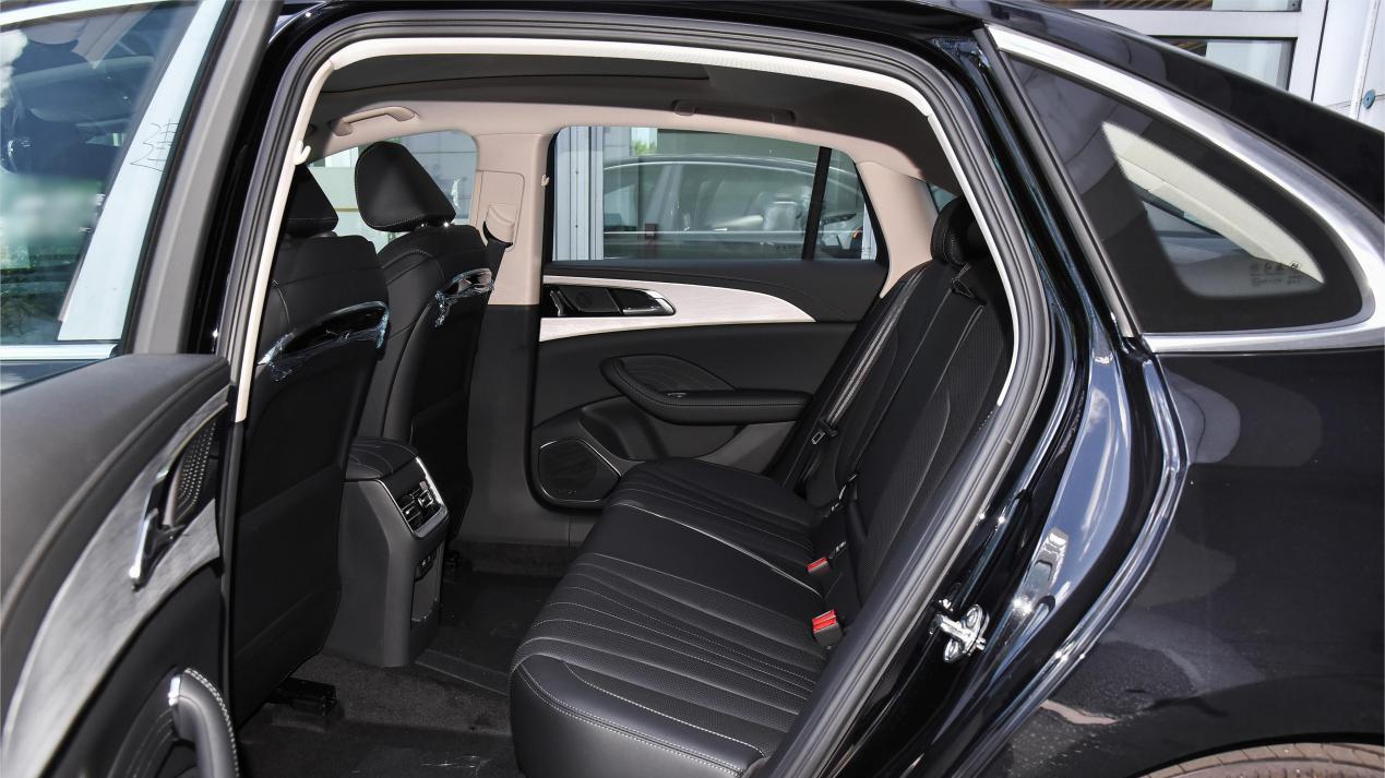 雅阁、凯美瑞难卖了！这车跌至10.98万，长近5米，30天卖10540台