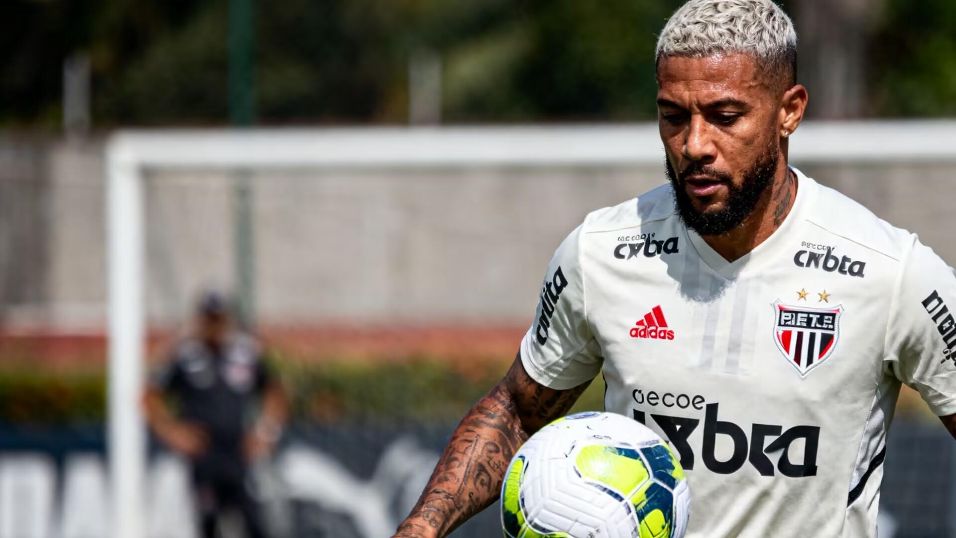 今日足坛球员杂谈：伤病牵绊与状态高光并存