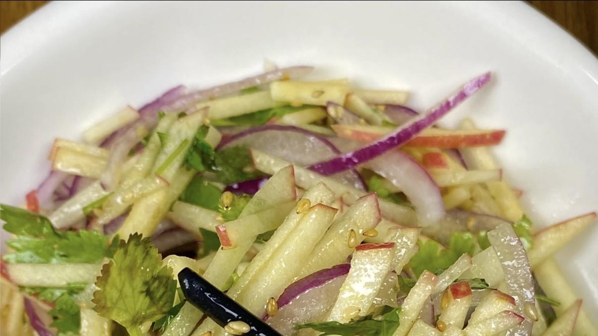 今天吃洋葱拌苹果，没想到还能这么吃！