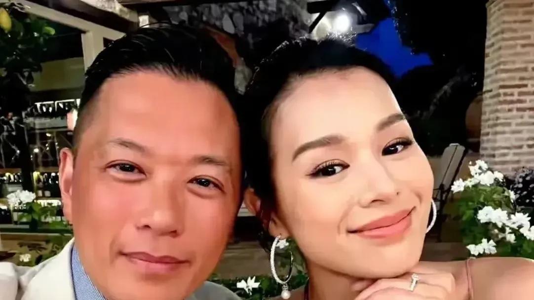 看看胡杏儿蔡少芬就知道，明星光鲜奢华的生活背后同样是残酷现实