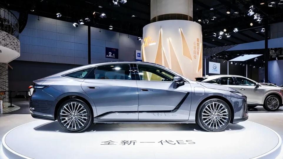 全新一代雷克萨斯ES亮相广州车展！网友：没有铂智7好看