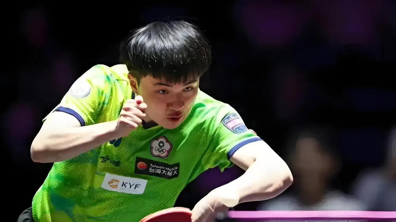 巅峰对决：朱雨玲4-2惊险晋级，蒯曼0-4止步