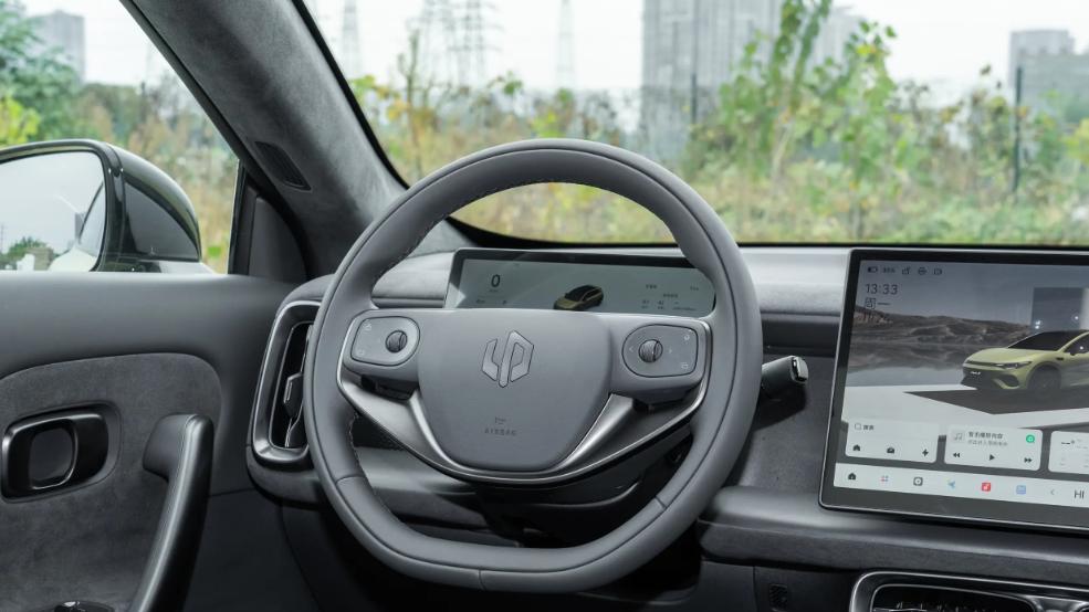 主打运动？用料中肯，零跑Lafa5的细节怎么样？