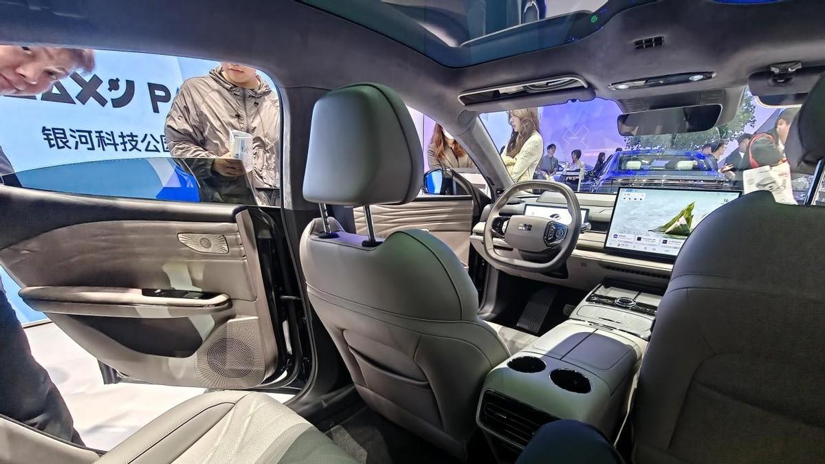 吉利银河星耀8亮相广州车展，OTA升级解锁豪华舒适新境界！