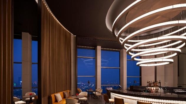 跨界联名 「臻颜云端・钴蓝时光」主题下午茶奢雅启幕