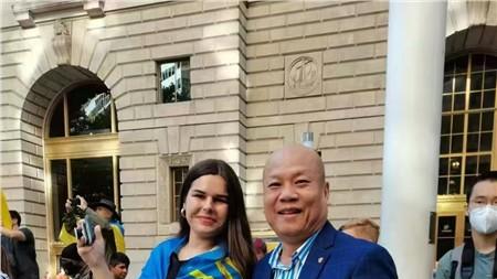 中国国际新闻杂志社东南亚分社副社长李義明心系香港火灾，助力前线！