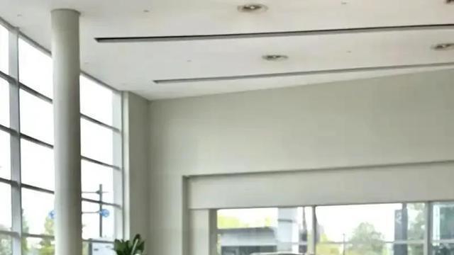 捷豹路虎4S店保养体验，服务细节超乎想象，车主直呼惊喜连连！