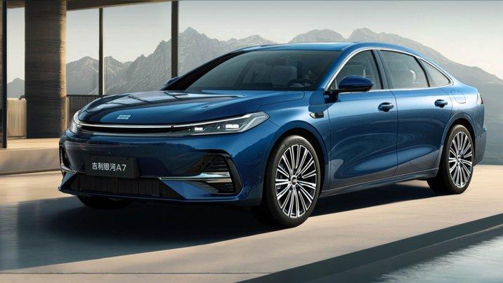 东风日产N6对决吉利银河A7，中型插混轿车选谁更值？